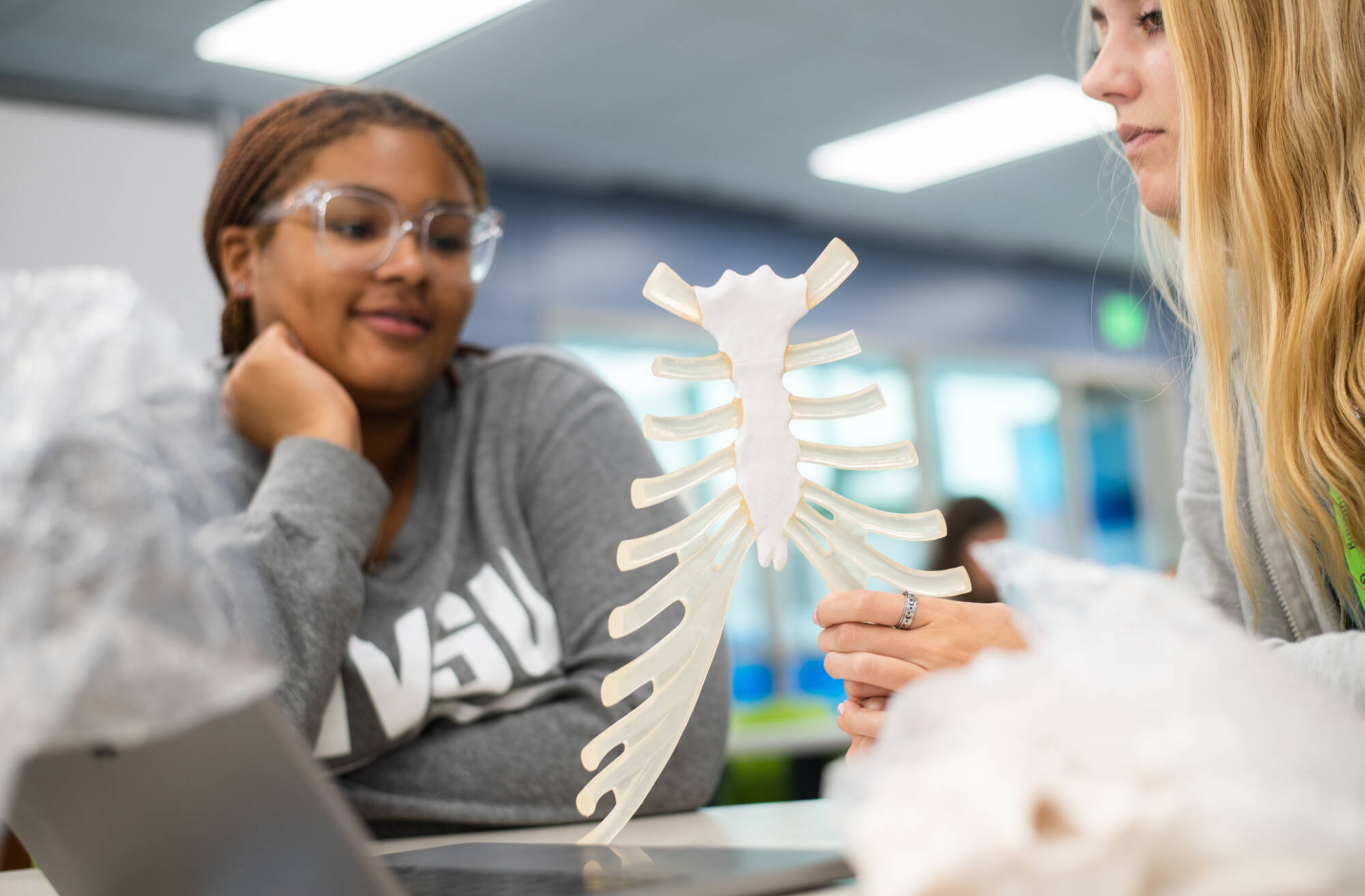 Madison Eye, right, tutors Makaela Harris, left, on anatomy and physiology in the new Tutoring and Reading Center in Henry Hall September 27.(Photo releases on file)